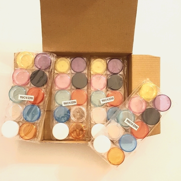 Cosmetic containers - Picture 1 of 5